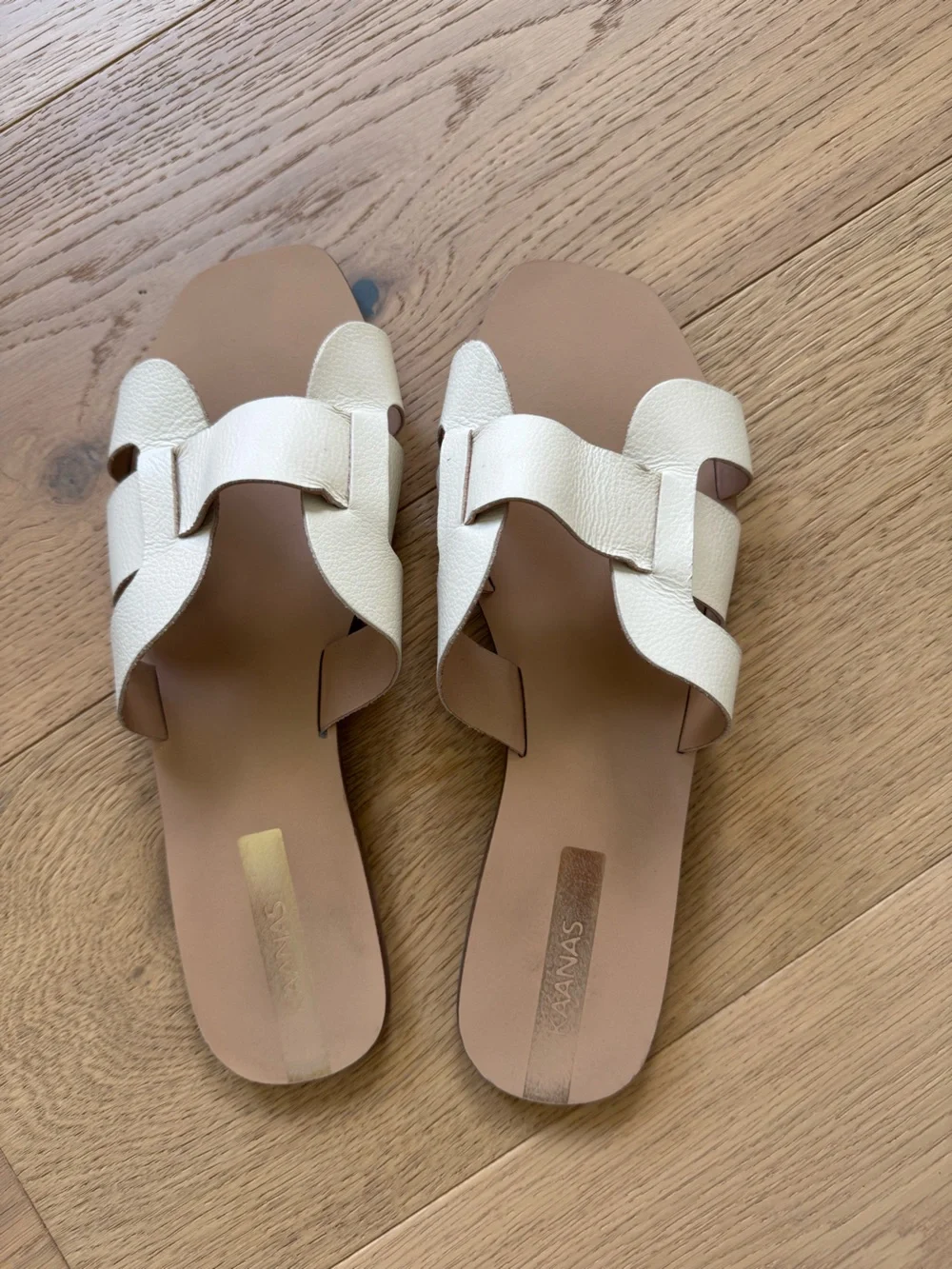 Kaanas Cream Leather Slide Sandals